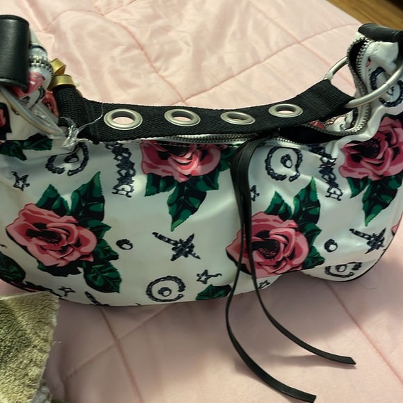 Betsey Johnson shoulder rose bag, never used, with tags - Picture 4 of 5